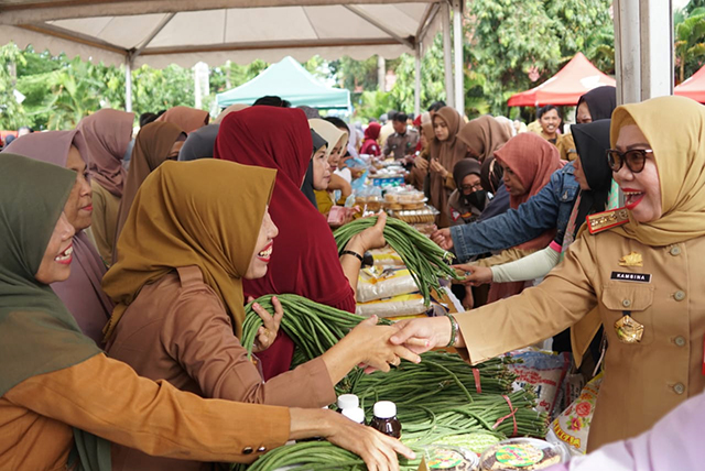 Berburu Sembako Murah di Pasar Tani Gowa