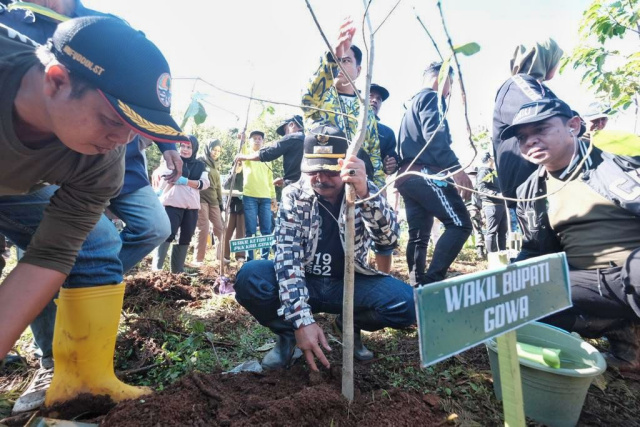 Penanaman 4.000 Pohon Sasar Lahan Kritis