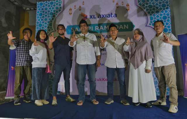 Acara Safari Ramadan ini XL Axiata menyerahkan Program XL Axiata Peduli Sembako untuk Pesantren dan Paket Berbuka.