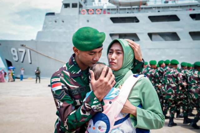 Kehadiran TNI di medan operasi adalah untuk mendukung percepatan pembangunan di Papua serta untuk menjaga keamanan masyarakat.