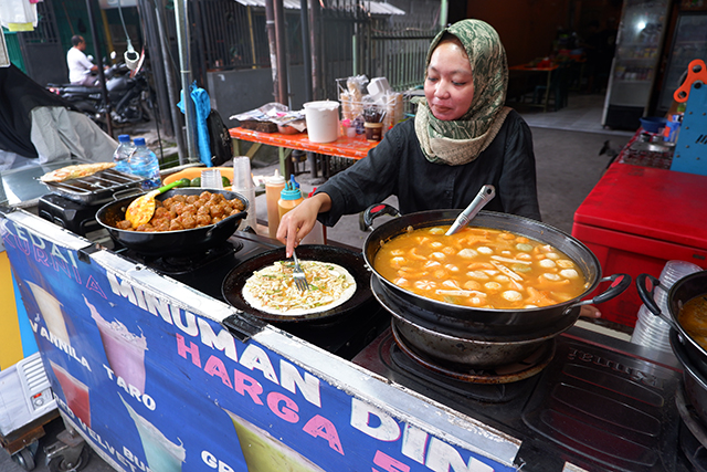 Pasar Cidu ini menjadi surganya para pecinta jajanan kaki lima (street food) dan menjadi destinasi wisata kuliner di kota ini yang cukup populer.