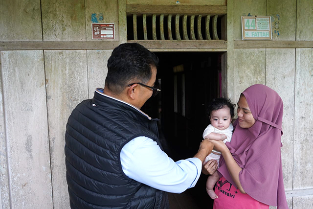 PJ Gubernur Sulbar Akmal Malik kembali melakukan intervensi keluarga berisiko Stunting di Desa Bambaira, Kecamatan Bambaira, Kabupaten Pasangkayu.