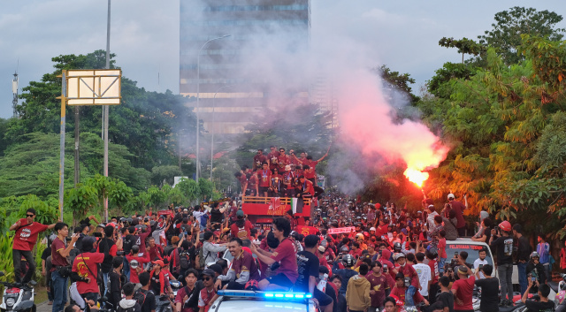 PSM melakukan konvoi merayakan pesta gelar juara Liga 1 musim 2022/2023.