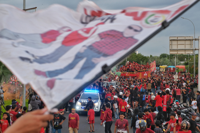 PSM melakukan konvoi merayakan pesta gelar juara Liga 1 musim 2022/2023.