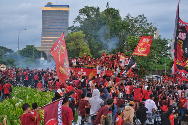 PSM melakukan konvoi merayakan pesta gelar juara Liga 1 musim 2022/2023.