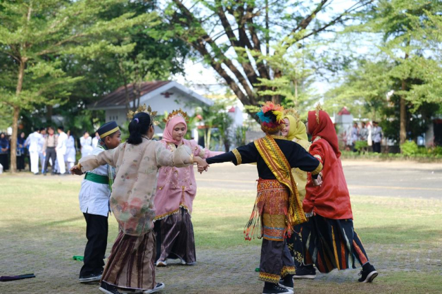 Hari Pendidikan Nasional (Hardiknas) berlangsung  di Lapangan Upacara Kantor Bupati Gowa, Selasa (2/5/2023).