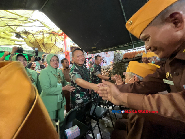 Kepala Staf Angkatan Darat (Kasad) Jenderal TNI Dudung Abdurachman menghadiri peresmian renovasi peresmian Renovasi Rumah Tidak Layak Huni (RTLH) yang dibangun TNI di Jalan Singa, Makassar,(9/5/2023).