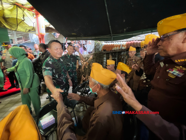 Kepala Staf Angkatan Darat (Kasad) Jenderal TNI Dudung Abdurachman menghadiri peresmian renovasi peresmian Renovasi Rumah Tidak Layak Huni (RTLH) yang dibangun TNI di Jalan Singa, Makassar,(9/5/2023).