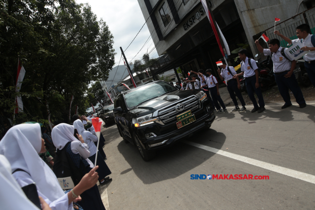 Kepala Staf Angkatan Darat (Kasad) Jenderal TNI Dudung Abdurachman menghadiri peresmian renovasi peresmian Renovasi Rumah Tidak Layak Huni (RTLH) yang dibangun TNI di Jalan Singa, Makassar,(9/5/2023).