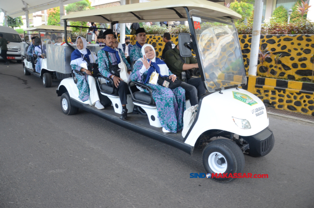 Suasana calon jemaah haji (CJH)saat tiba di Asrama Haji Sudiang, Makassar, Selasa (23/5/2023).