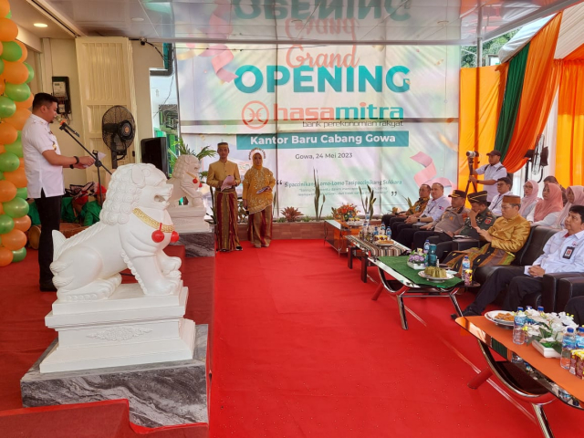 Bank Perkreditan Rakyat (BPR) Hasamitra melakukan grand opening kantor baru di jalan Usman Salengke No 2, Kabupaten Gowa, Sulawesi Selatan, Rabu (24/5/2023).