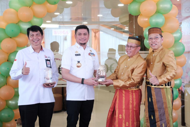 Bank Perkreditan Rakyat (BPR) Hasamitra melakukan grand opening kantor baru di jalan Usman Salengke No 2, Kabupaten Gowa, Sulawesi Selatan, Rabu (24/5/2023).