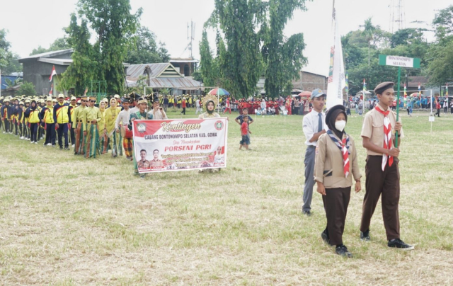 Sebanyak 6.000 Guru mengikuti pembukaan Pekan Olahraga dan Seni (Porseni) Persatuan Guru Republik Indonesia (PGRI) di Lapangan Sepak Bola Limbung, Kecamatan Bajeng, Kabupaten Gowa, Sulawesi Selatan, Kamis (25/5/2023).