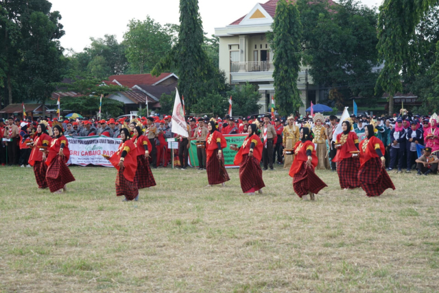 Sebanyak 6.000 Guru mengikuti pembukaan Pekan Olahraga dan Seni (Porseni) Persatuan Guru Republik Indonesia (PGRI) di Lapangan Sepak Bola Limbung, Kecamatan Bajeng, Kabupaten Gowa, Sulawesi Selatan, Kamis (25/5/2023).