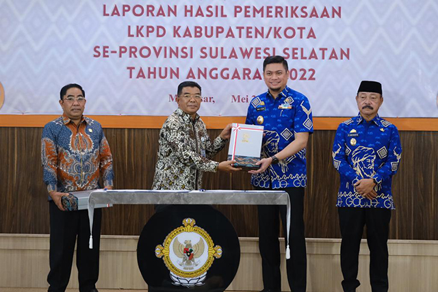 Opini WTP atas Laporan Keuangan Pemerintah Daerah (LKPD) Tahun Anggaran 2022 ini diberikan langsung Kepala BPK RI Sulsel, Amin Adab Bangun kepada Bupati Gowa Adnan Purichta Ichsan