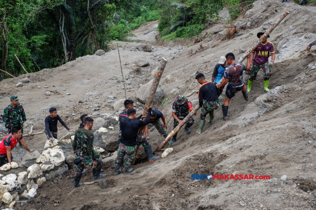 TTMD tahun ini memilih desa tersebut karena memiliki akses jalan yang memprihatinkan. Saat ada warga yang sakit, mesti ditandu ketika hendak dibawa ke puskesmas atau rumah sakit.