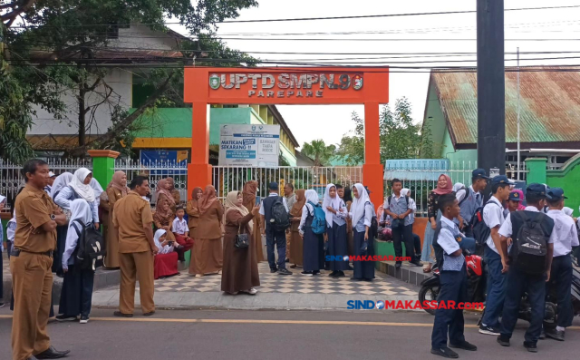 Sekolah SMPN 9 Kota Parepare di Segel Warga