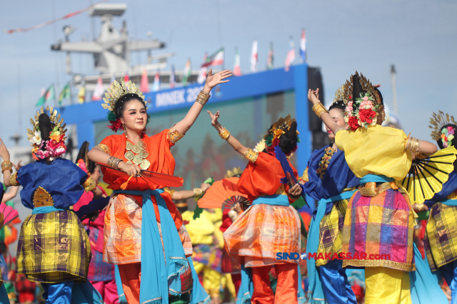 Pembukaan Multilateral Naval Exercise Komodo (MNEK) 2023 di Pelabuhan Soekarno Hatta, Makassar, Senin (5/6/2023).