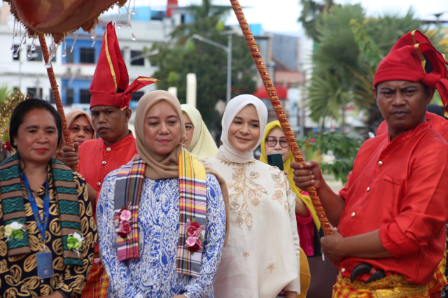 Kunjungan ke Balla Lompoa merupakan rangkaian dari acara MNEK 2023, dimana para isteri dari delegasi mengikuti tour ke sejumlah tempat-tempat bersejarah, termasuk ke Benteng Fort Rotterdam.
