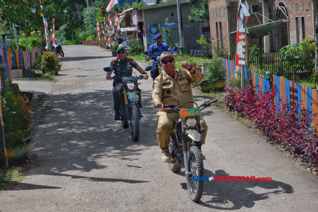 Bupati Maros Chaidir Syam meninjau program TNI Manunggal Membangun Desa (TMMD) ke-116 di Desa Gattareng Matinggi, Kecamatan Mallawa, Kabupaten Maros, Sulawesi Selatan, Kamis (8/6/2023).