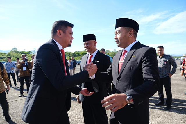 Bupati Gowa, Adnan Purichta Ichsan menghadiri Pembukaan Pekan Nasional (PENAS) Petani Nelayan Indonesia Ke-XVI di Lapangan Udara (Lanud) Sutan Sjahrir, Padang, Provinsi Sumatera Barat, Sabtu (10/6/2023).