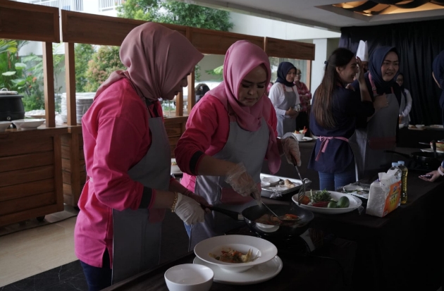 Total ada 20 BUMN se-Kota Makassar yang mengutus srikandinya mengikuti acara Fun Electric Cooking yang digelar PLN UID Sulselrabar.