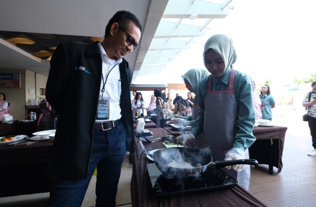 Mengintip Serunya Fun Electric Cooking Bareng Srikandi PLN dan BUMN di Makassar