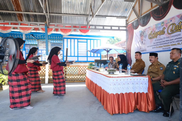 Tim Setmil Presiden RI bersama Badan BKKBN RI melakukan peninjauan lapangan terhadap Program Bangga Kencana dan Penurunan Stunting di Kabupaten Gowa, Selasa (20/6/2023).