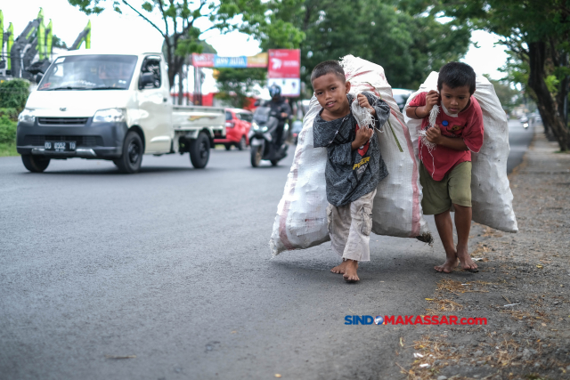 Potret Pemulung Anak Demi Bantu Ekonomi Keluarganya