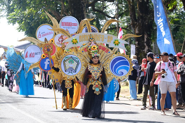 Fashion Carnaval menjadi salah satu kegiatan dalam Pelaksanaan event pariwisata Beautiful Malino 2023 yang dilaksanakan di Jalan Endang, Kelurahan Malino, Kecamatan Tinggimoncong, Kabupaten Gowa, Sabtu (15/7/2023).