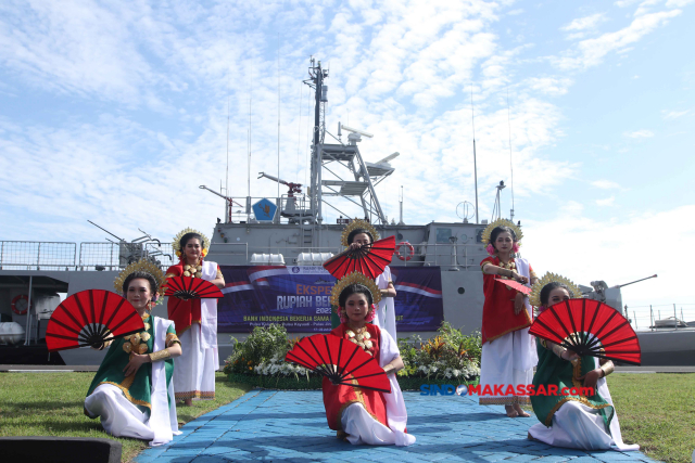 Perwakilan Bank Indonesia (BI) Sulawesi Selatan (Sulsel) bekerjasama Tentara Nasional Indonesia Angkatan Laut (TNI AL) Lantamal VI secara resmi melepas kas keliling yang bertajuk ekspedisi “Rupiah Berdaulat”