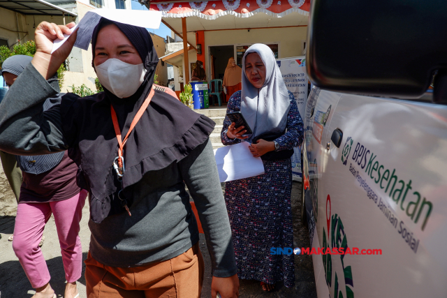 Mengandalkan armada mobil keliling, petugas BPJS Kesehatan mendatangi langsung peserta yang membutuhkan pelayanan administrasi serta informasi seputar Program JKN-KIS.
