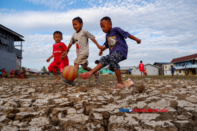 Musim kemarau tiba, area persawahan mengalami kekeringan di Desa Pajukukang, Kecamatan Bontoa, Maros, Sulawesi Selatan, Sabtu (9/9/2023).