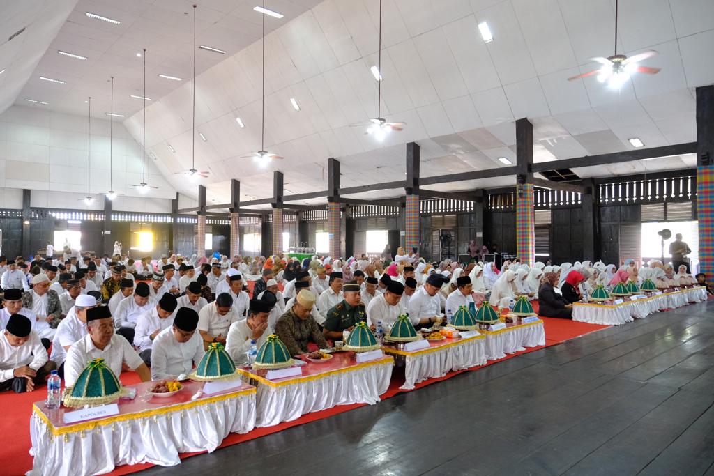 Halal Bi Halal Dewan Pimpinan Pusat (DPP) Kerukunan Keluarga Bulukumba (KKB) berlangsung di Istama Tamalate, Kamis (1/6).