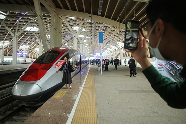 Dukung Kereta Cepat Whoosh, PLN UID Jakarta Raya Suplai 3 Lapis Listrik di Stasiun Halim