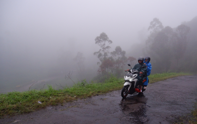 Warga mengisi liburan tahun baru dengan touring bersama sepeda motor Honda ke Malino, Kabupaten Gowa, Sulawesi Selatan, Jumat (5/1/2024).