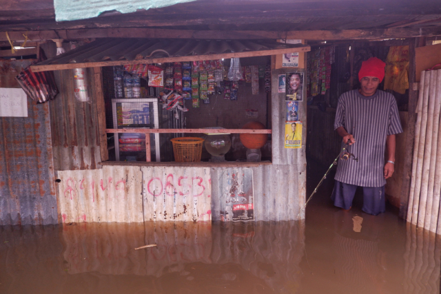 FOTO: Banjir Rendam Rumah Warga Perumnas Antang