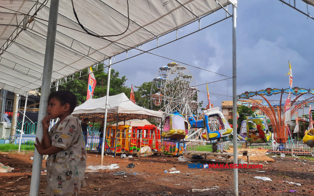 Pengurus Al-Markaz Al-Islami menyediakan stan bagi masyarakat yang ingin berjualan di Pasar Ramadan.