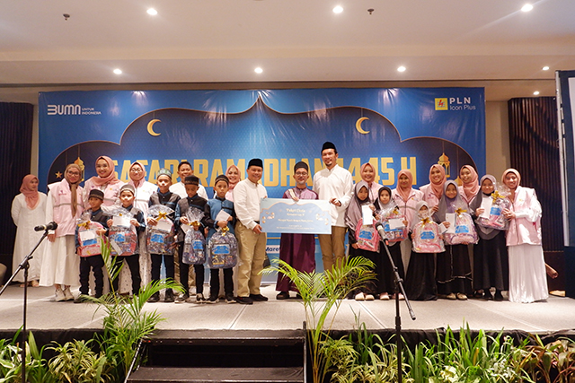 PLN Icon Plus SBU Sulawesi dan IBT menggelar buka puasa bersama, yang dirangkaikan dengan penyerahan bantuan program TJSL di Hotel Four Point, Kota Makassar, Senin (25/3/2024).