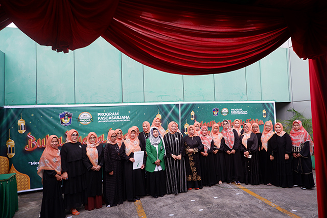 Pelantikan pengurus Majelis Taklim (MT) Ukhuwah Program Pascasarjana (PPs) UMI di Pelataran Gedung PPs UMI Makassar, Kamis (4/4/2024).
