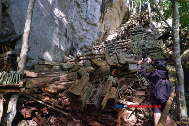 Ribuan tengkorak yang berusia ratusan tahun di area Makam Tua Manduk Patinna yang terletak di Desa Kadingeh, Kecamatan Baraka, Kabupaten Enrekang