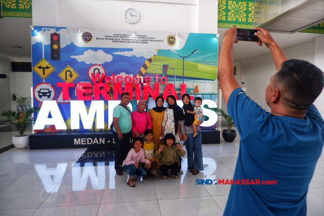 Suasana penumpang di Terminal Amplas, Kota Medan, Sumatera Utara, Selasa (25/6/2024).