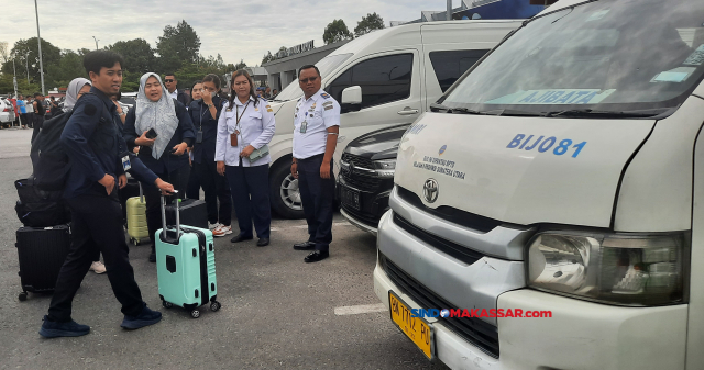Bus Damri saat berada di Bandara Silangit Sumatera Utara, Senin (24/6/2024).