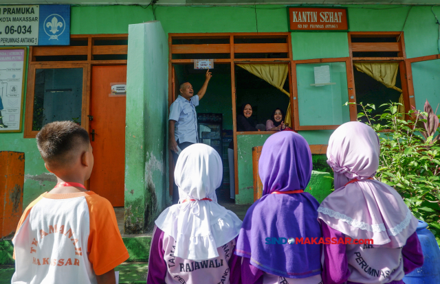 Sejumlah siswa SD Inpres Perumnas Antang 1 menggelar Masa Pengenalan Lingkungan Sekolah (MPLS) di Makassar.