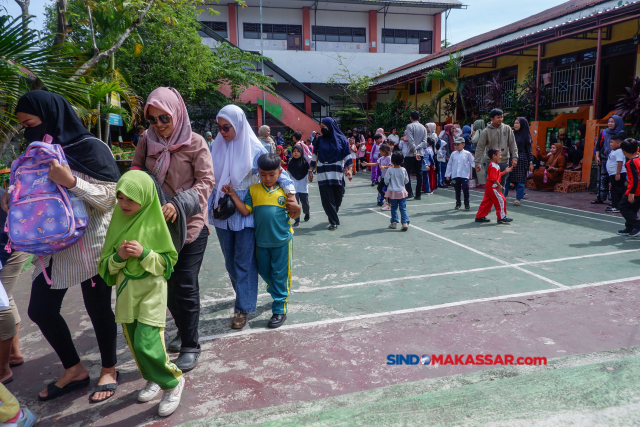 MPLS dilakukan untuk mengenalkan siswa baru dengan guru dan suasana sekolah.