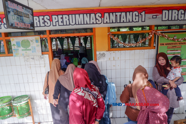 MPLS dilakukan untuk mengenalkan siswa baru dengan guru dan suasana sekolah.