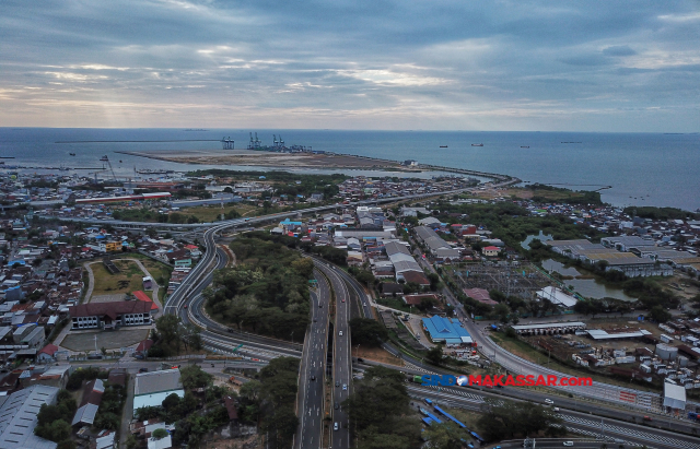 Jalan Tol MNP terhubung dengan Bandara Internasional Sultan Hasanuddin, Kawasan Industri Makassar (KIMA) dan Pelabuhan Soekarno Hatta.