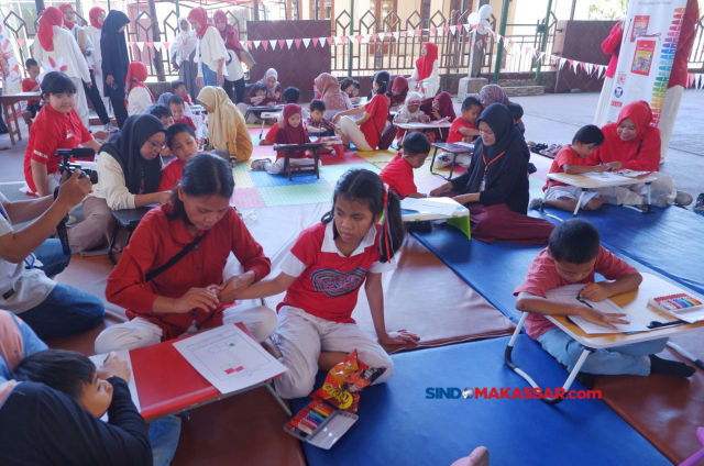 Sejumlah anak berkebutuhan khusus (ABK) mengikuti lomba lari di Makassar, Sulawesi Selatan, Sabtu (10/8/2024).