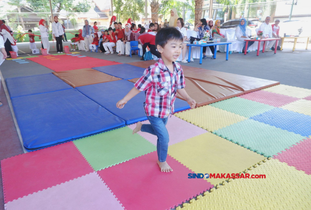 Anak berkebutuhan khusus (ABK) mengikuti lomba lari di Makassar, Sulawesi Selatan, Sabtu (10/8/2024).