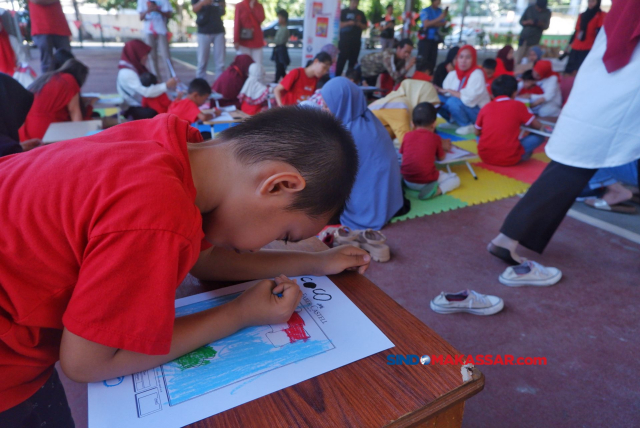 Sejumlah anak berkebutuhan khusus (ABK) mengikuti lomba lari di Makassar, Sulawesi Selatan, Sabtu (10/8/2024).